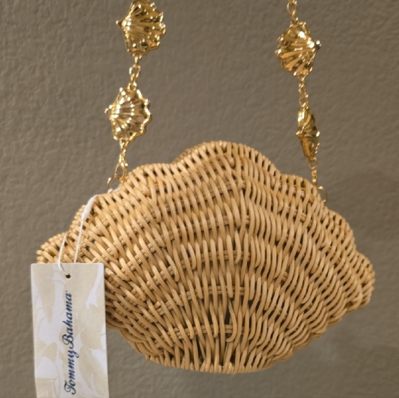 Tommy Bahama Handbags - NWT Tommy Bahama Seashell Bag with Gold Chain